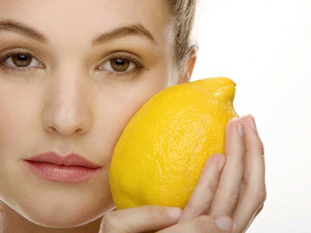 Как на кожу лица действует лимон?
