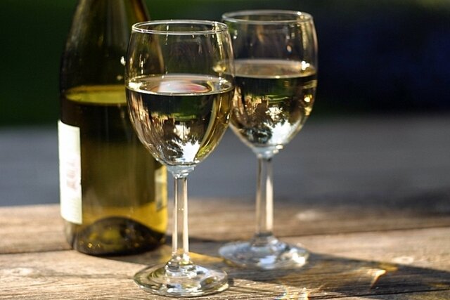 Белое вино - польза и вред здоровью.
