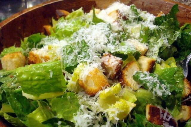 как приготовить салат цезарь?